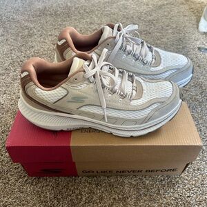 BRAND NEW Skechers Go Run Consistent 2.0 Draft Sneakers